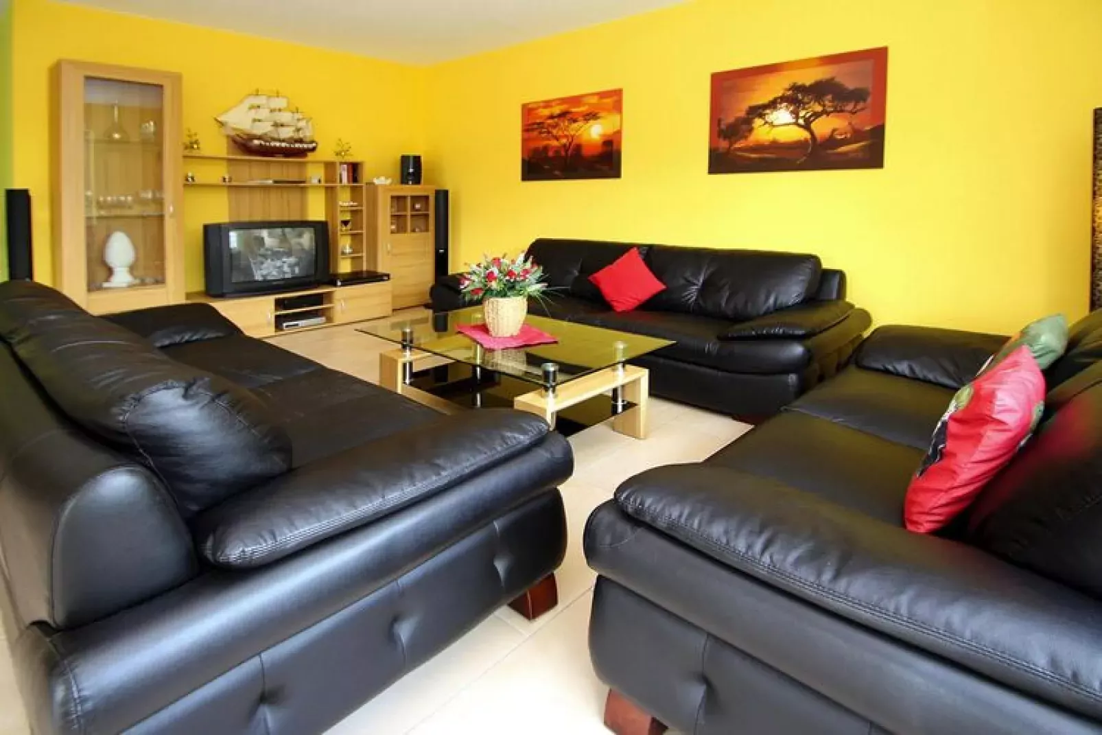 Große Ferienwohnung für 4 Personen mit Terrasse-Living room