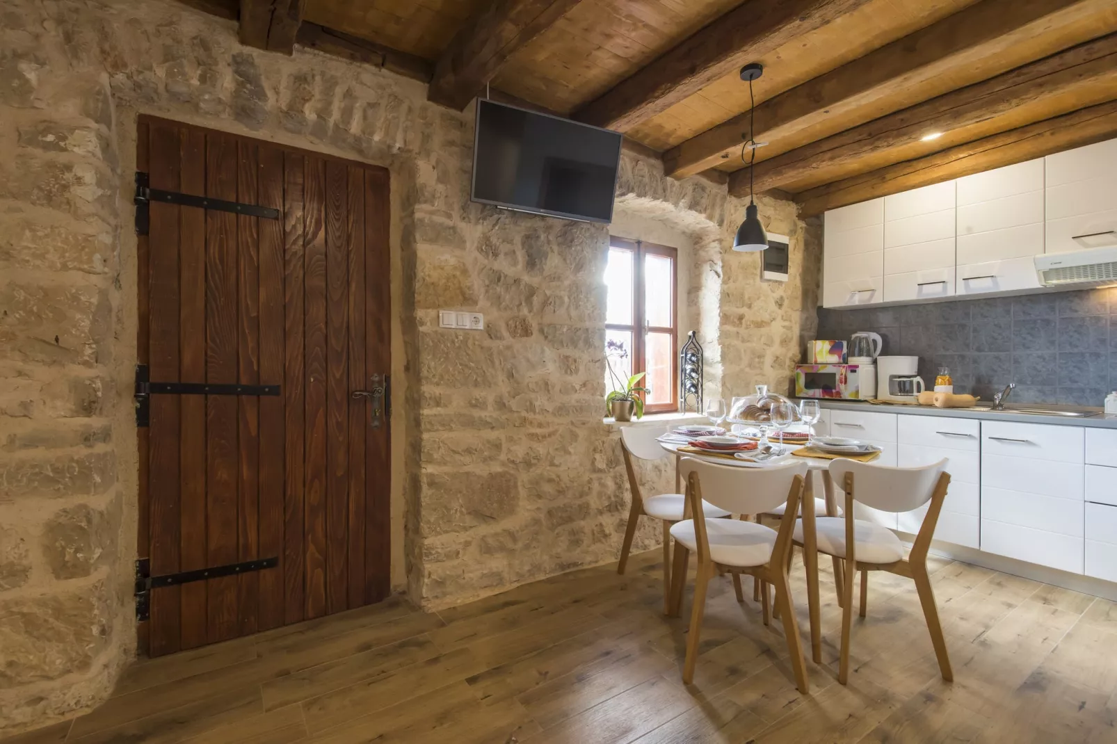 Holiday home Dida Jere-Dining room