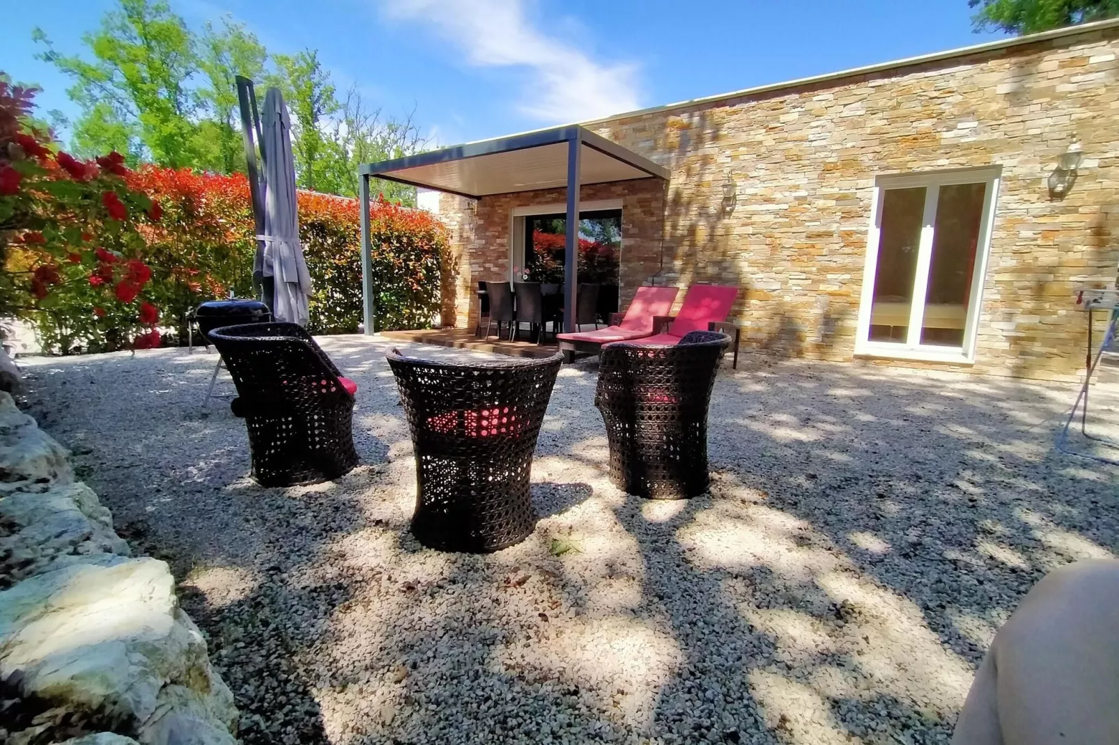 Villa Contempo 6-Gärten Sommer