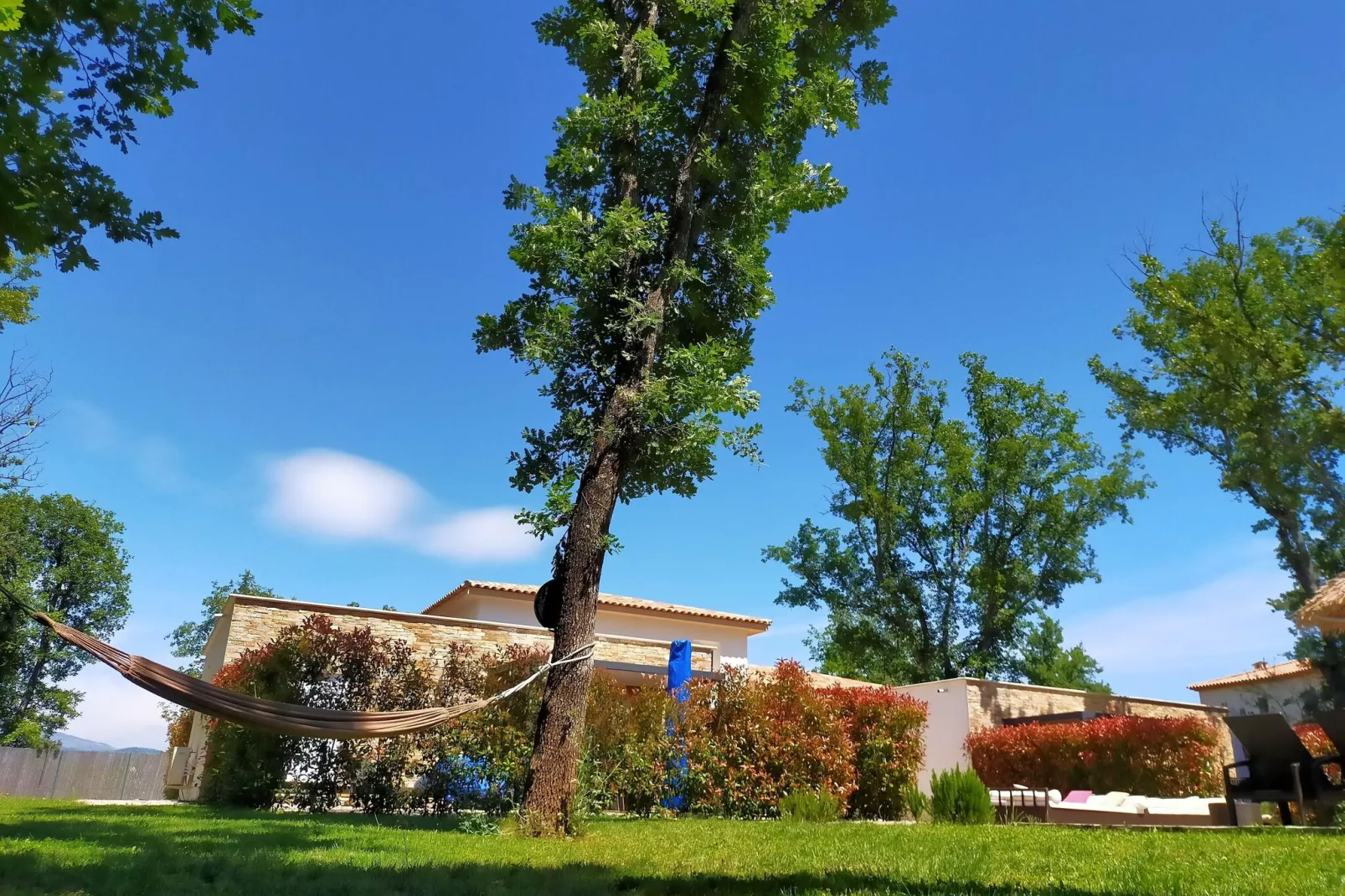 Villa Contempo 6-Gärten Sommer