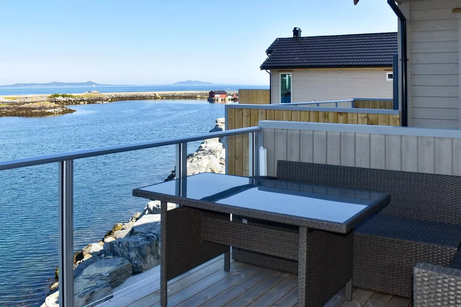 10 person holiday home in Brattvåg