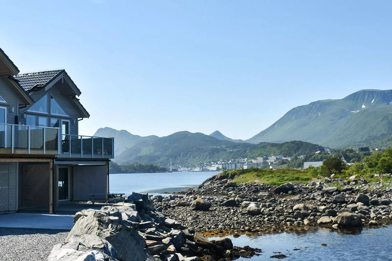 10 person holiday home in Brattvåg