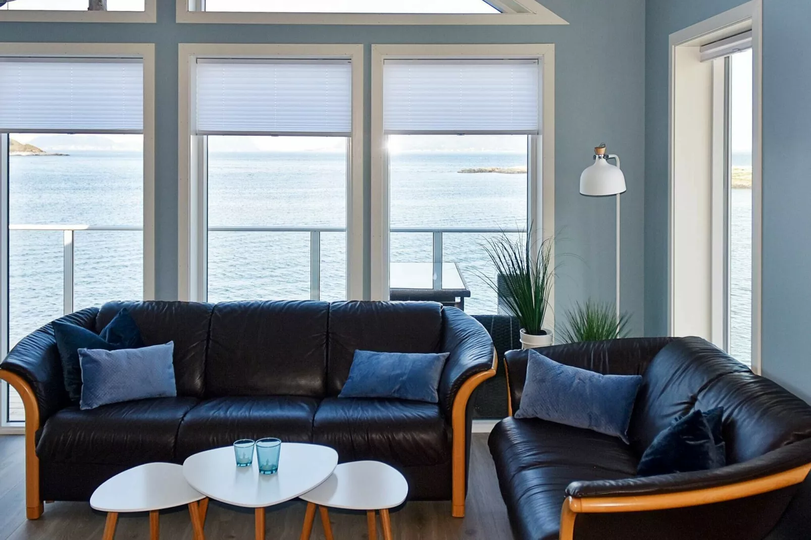 10 person holiday home in Brattvåg