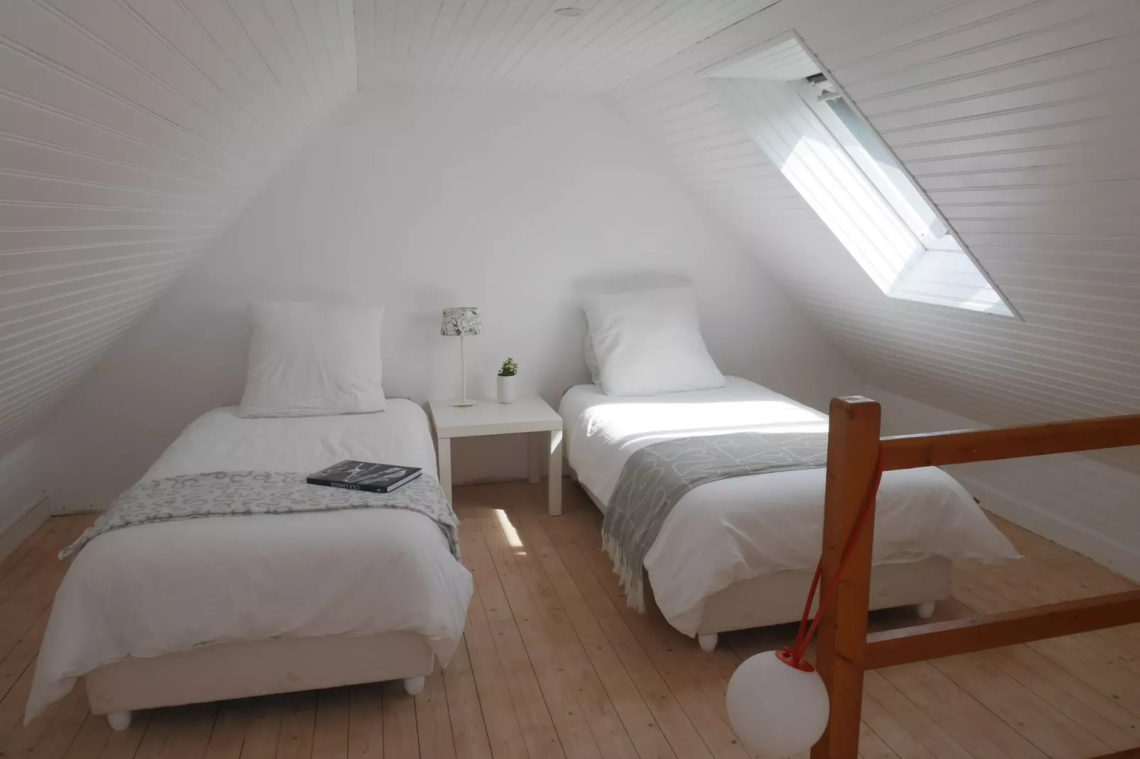 Ferienhaus mit Meerblick Roscanvel-Bedroom