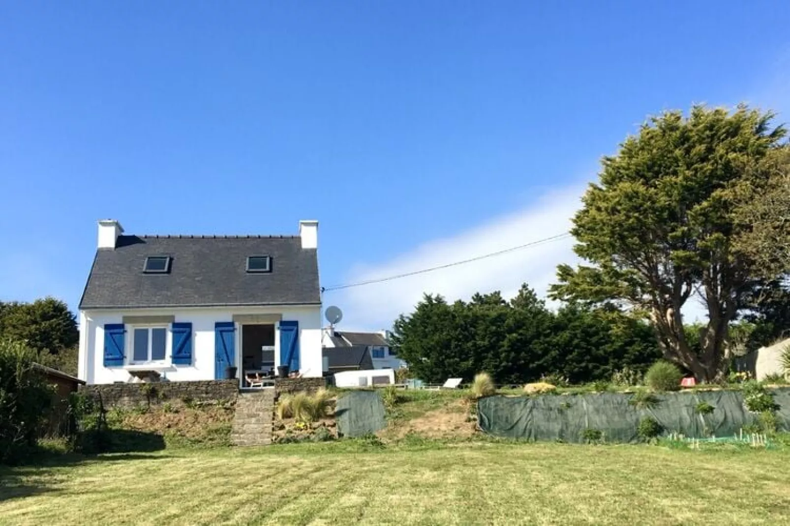 Ferienhaus mit Meerblick Roscanvel-Exterior summer