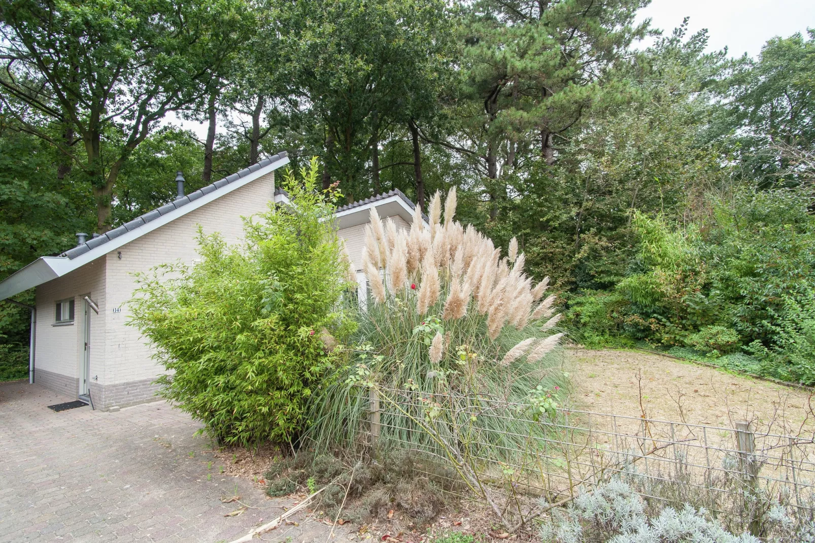 Boshof-Exterior summer
