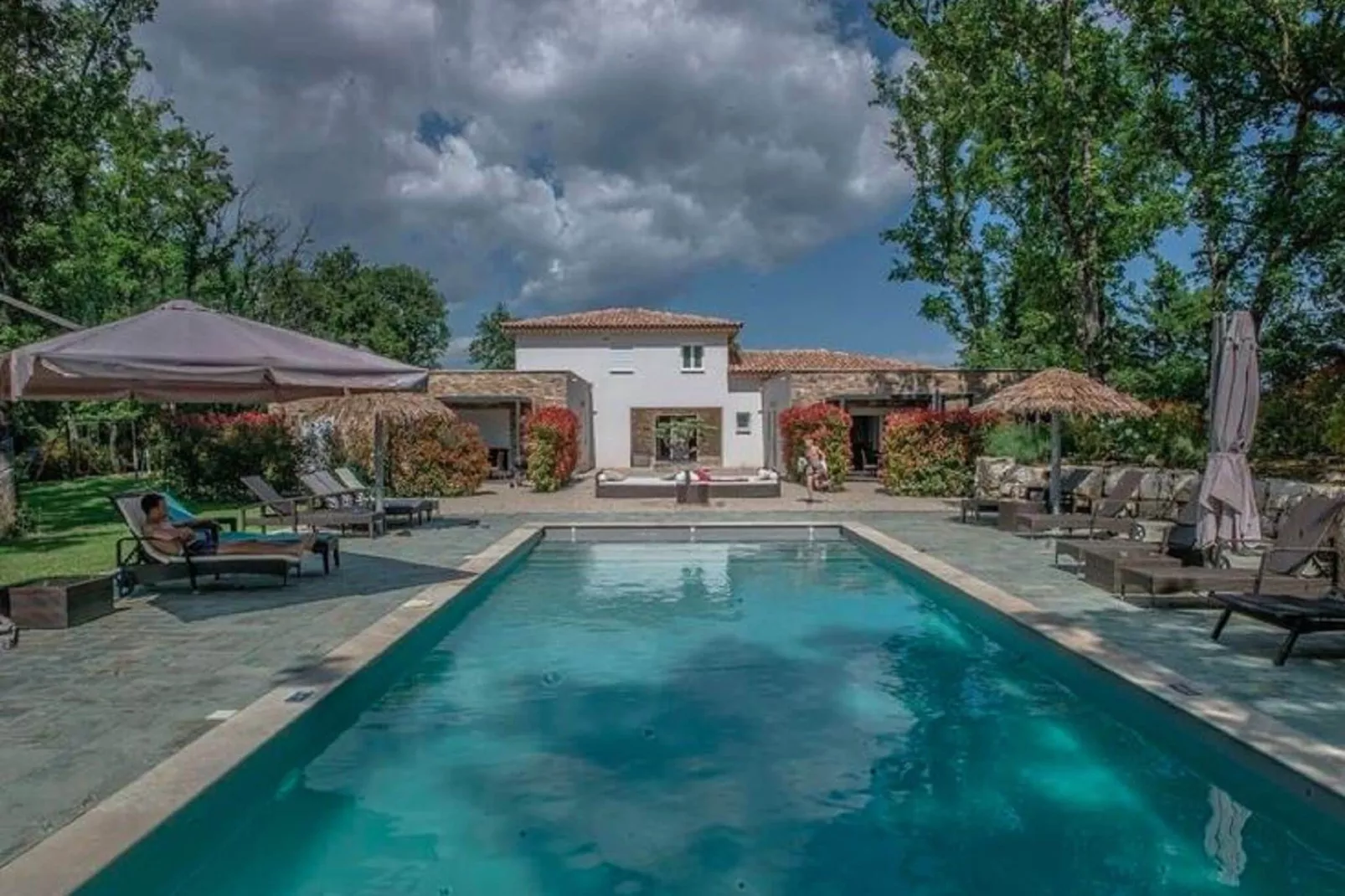 Villa Contem 4-Exterior summer