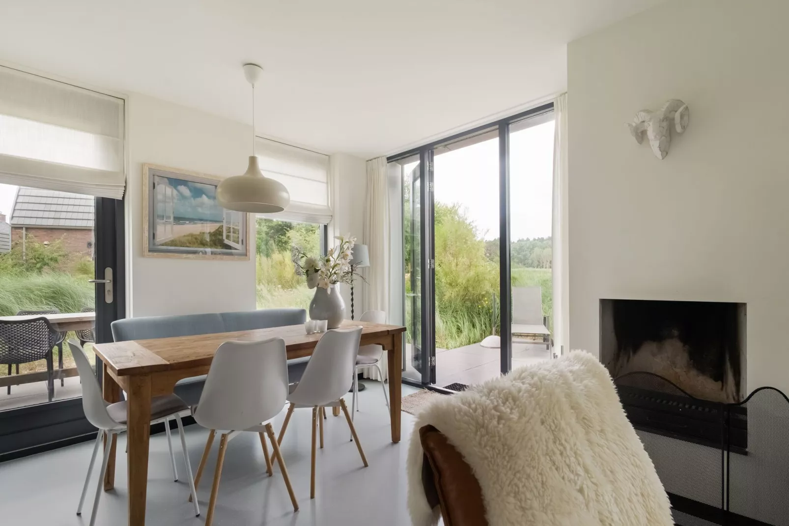 Duinvilla aan het Meer-Dining room