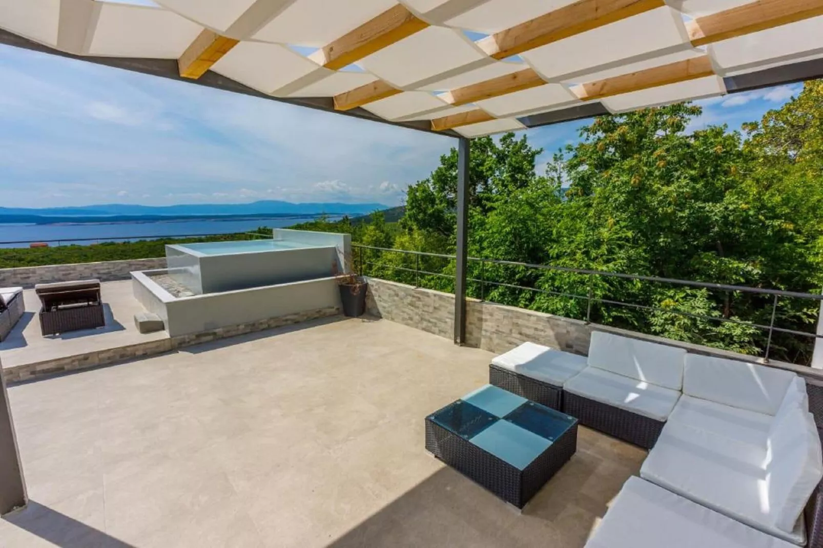 Milly-Terrace balcony
