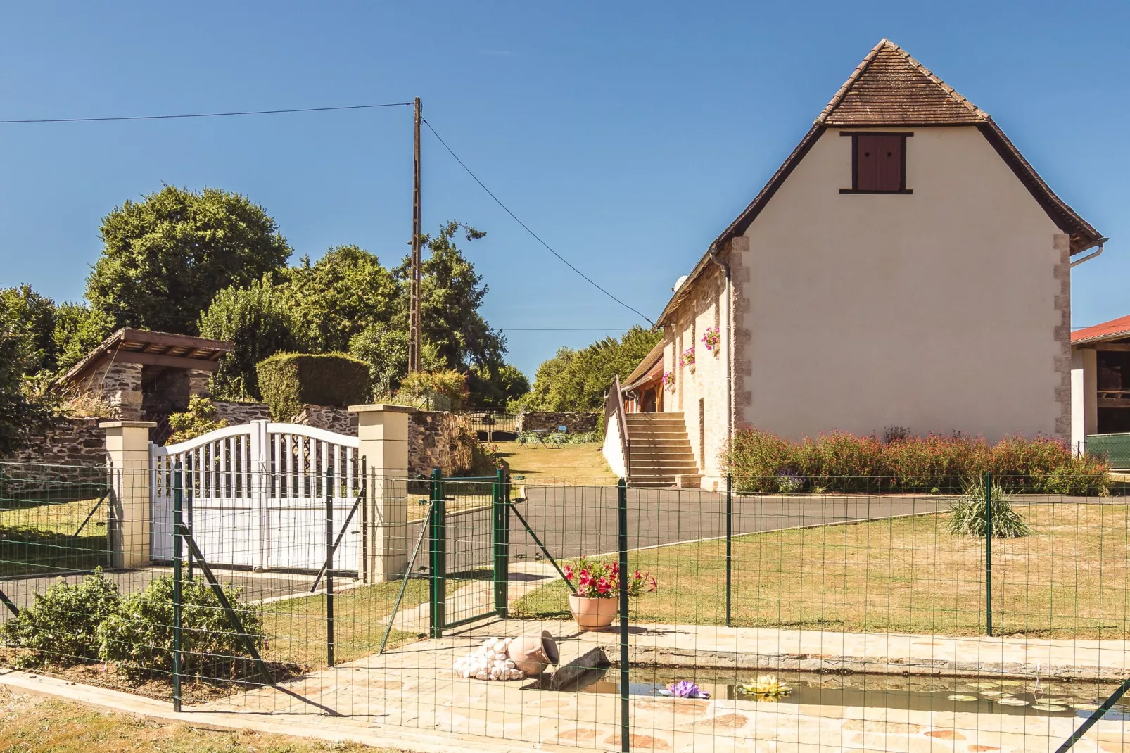 Marie-Rose-Exterior in summer