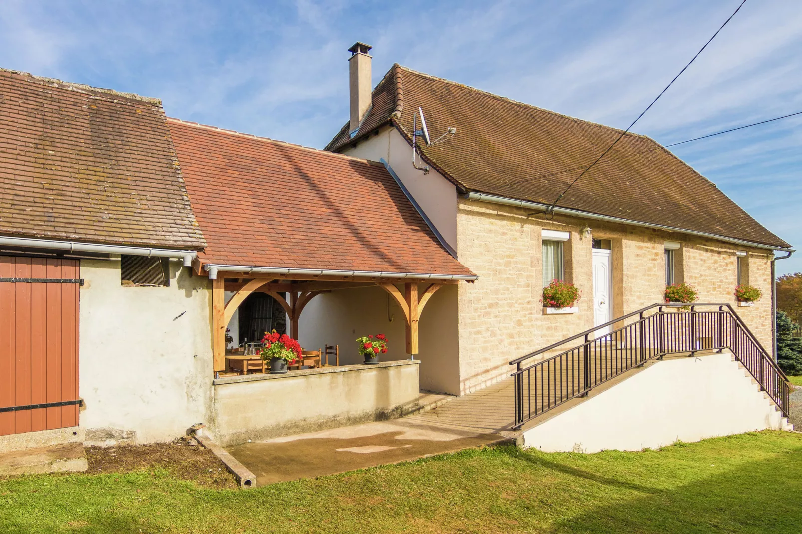 Marie-Rose-Exterior in summer