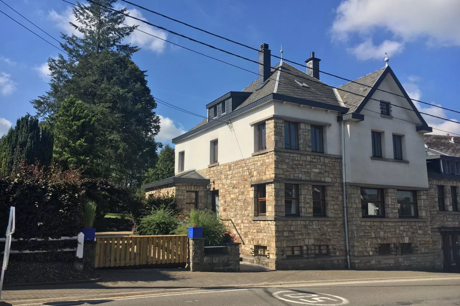 La Chouette-Exterior summer