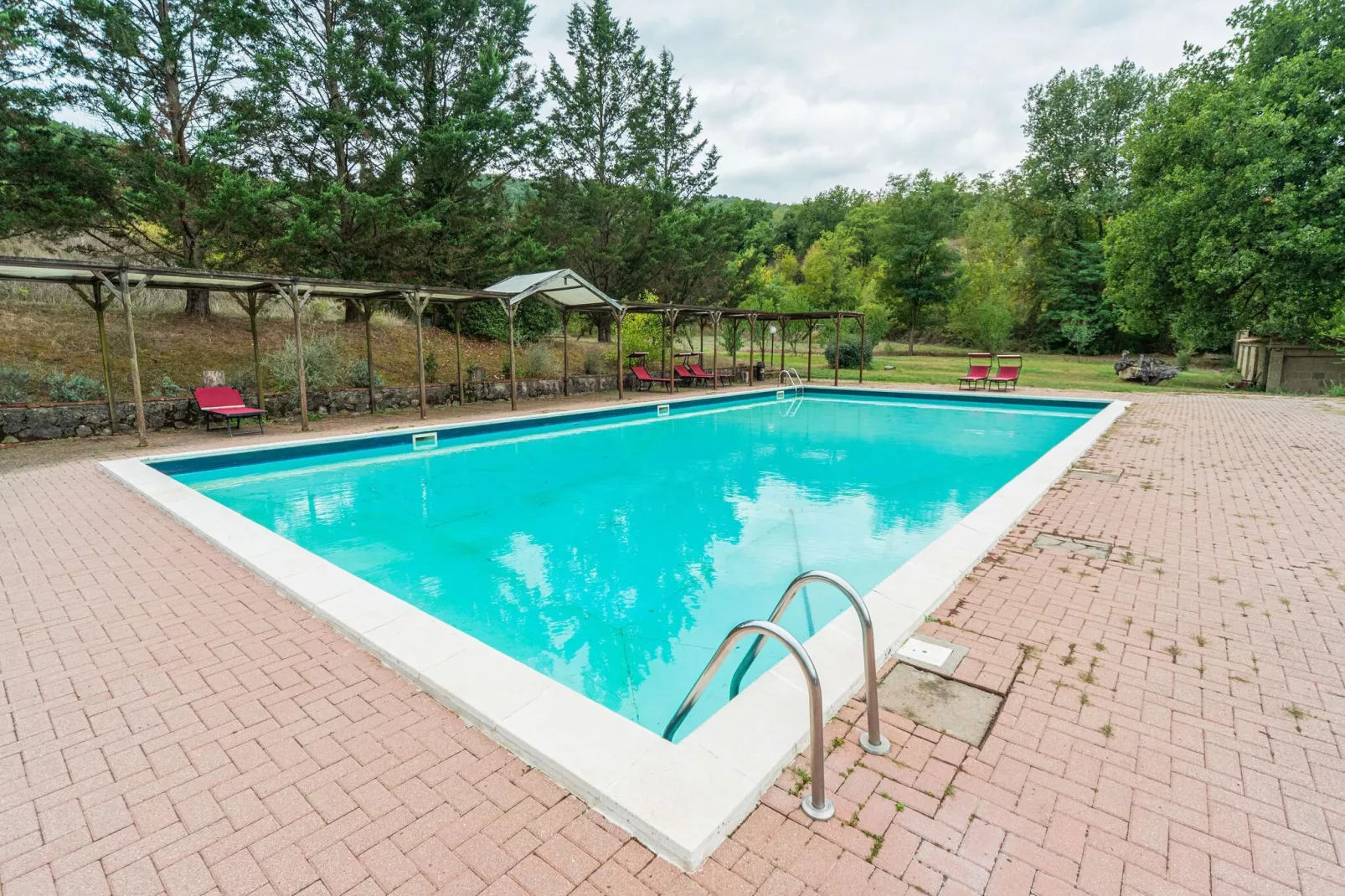 Bilocale-Pool