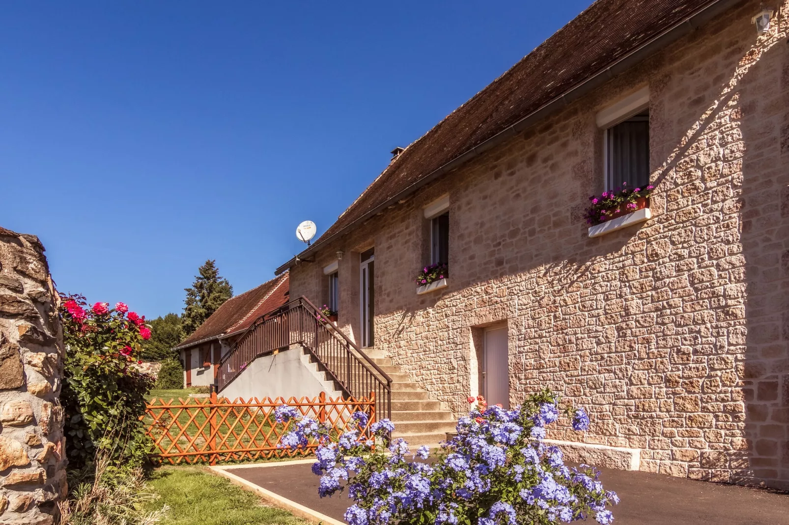 Marie-Rose-Exterior in summer