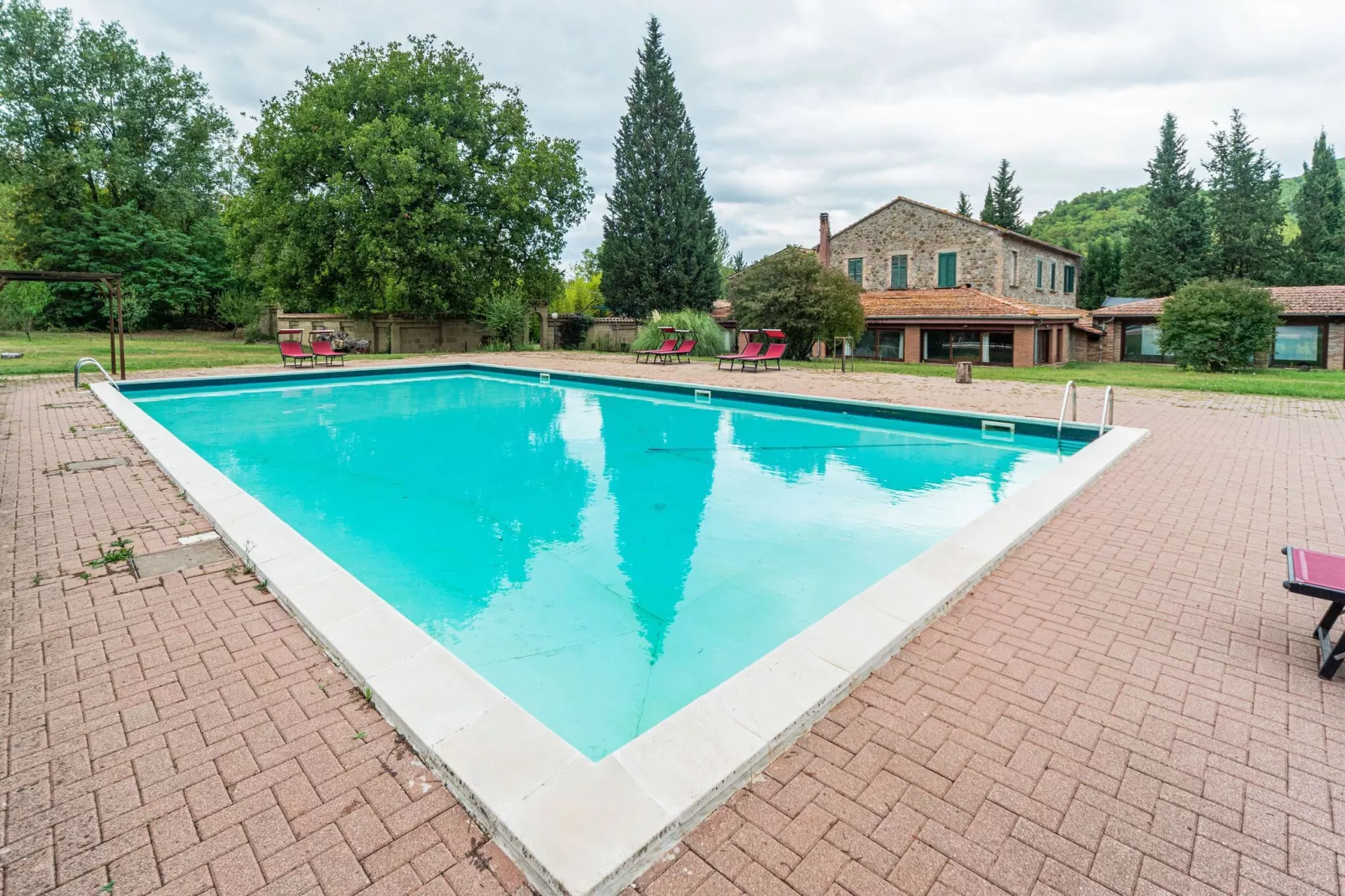 Bilocale-Pool