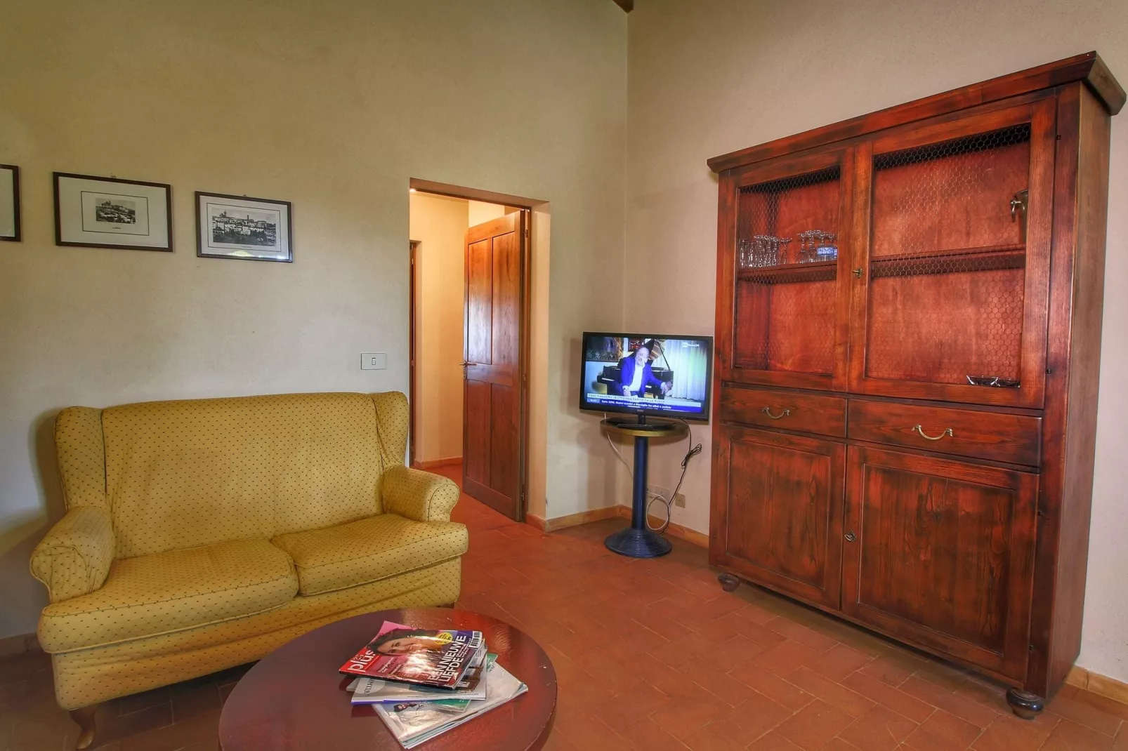 Paulonia-Living room