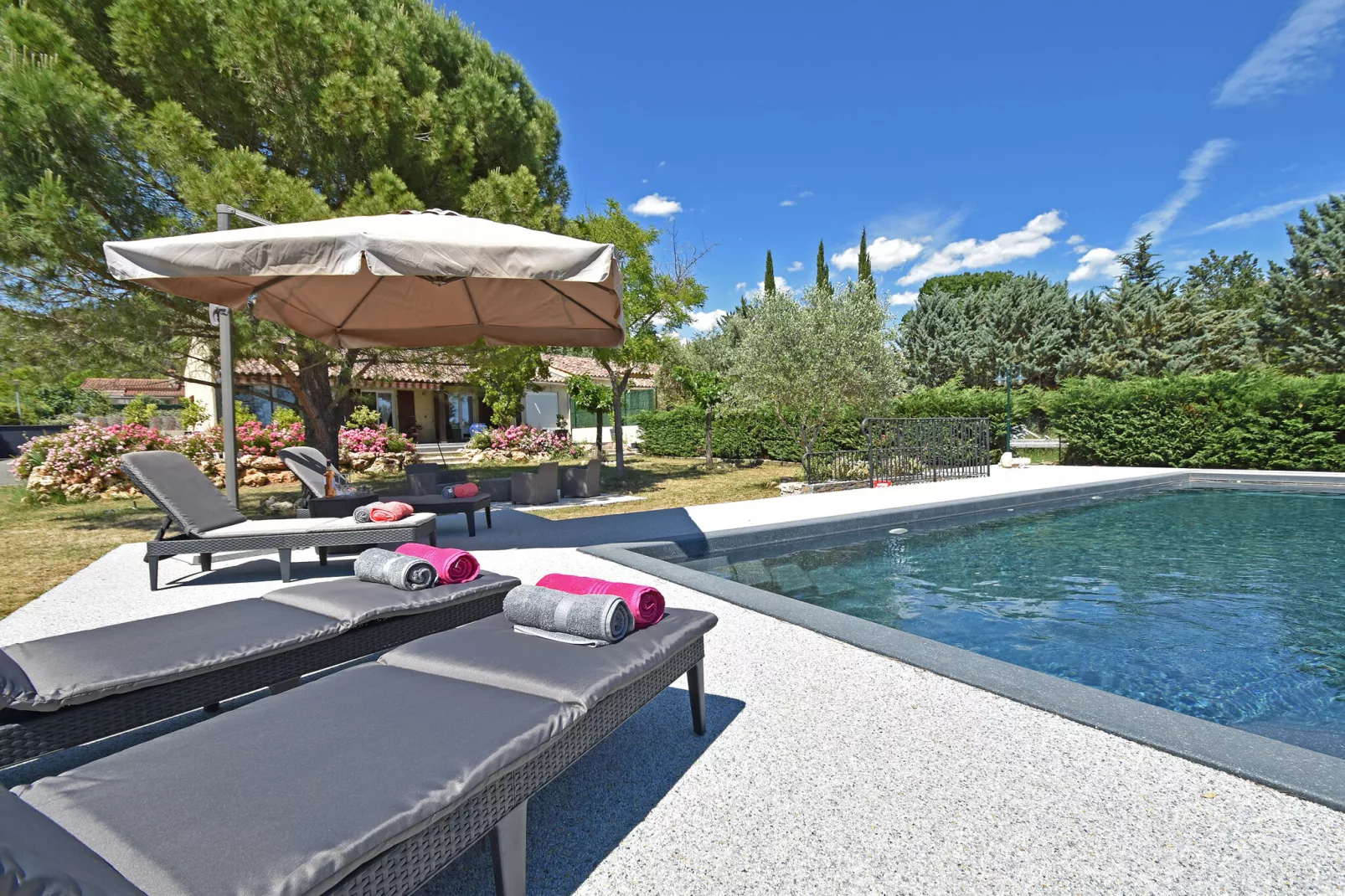 Villa Isclawa-Exterior summer