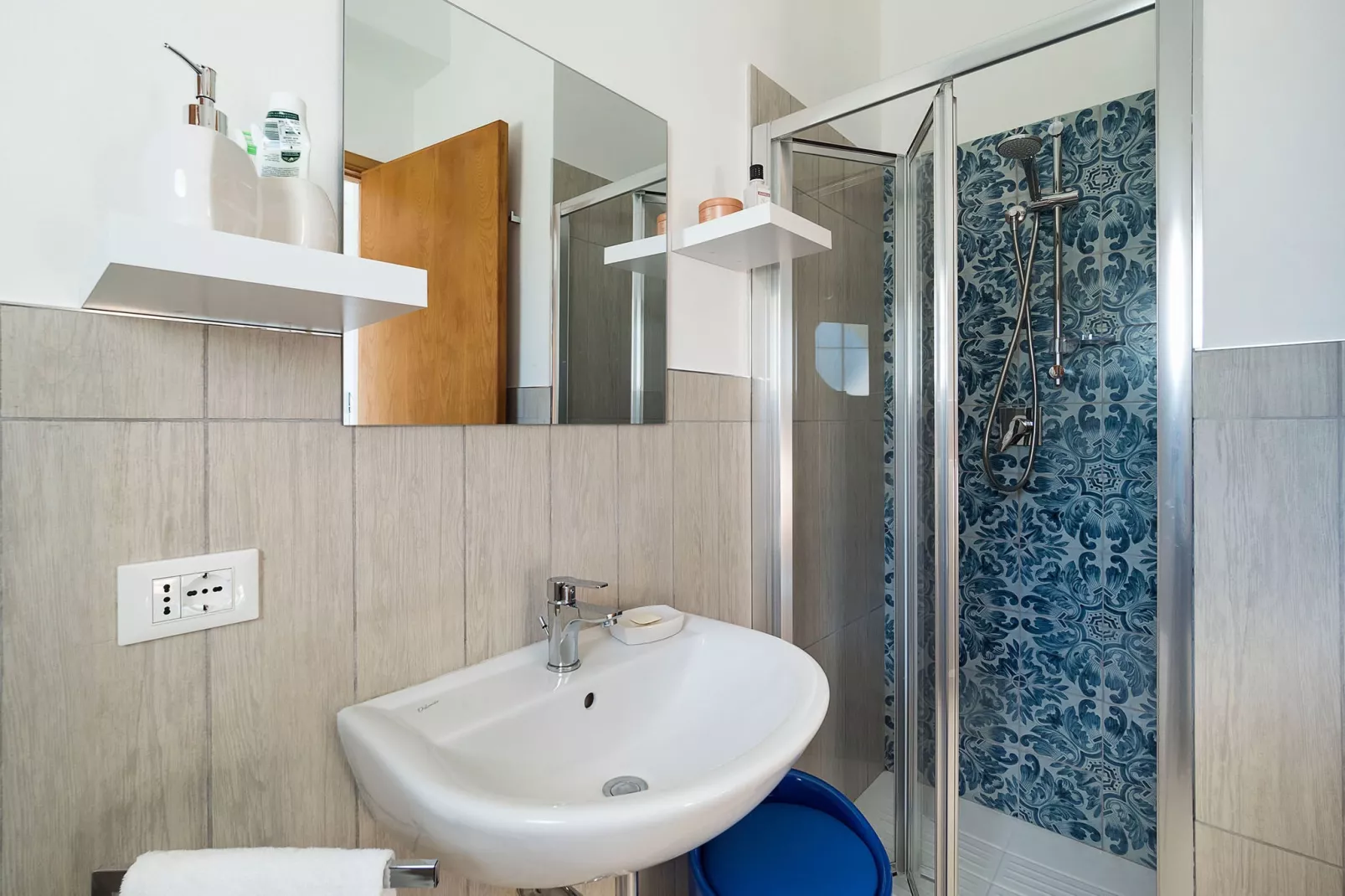 Salinella 10p-Bathroom