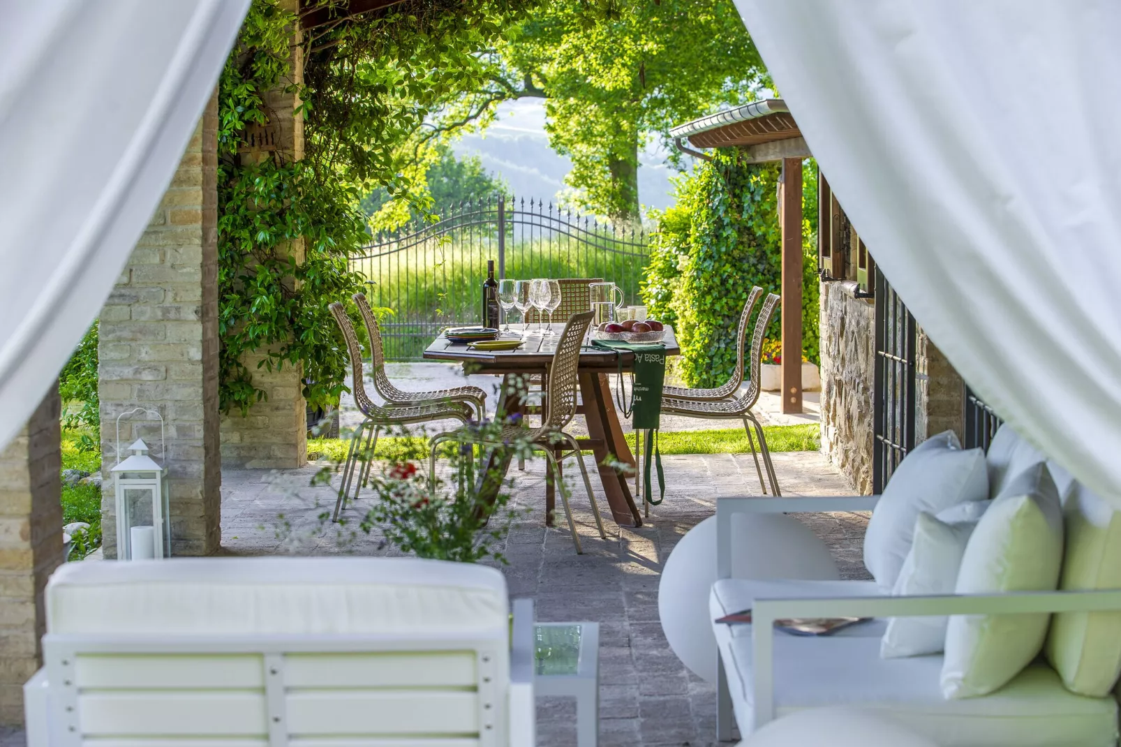 Camelle-Terrace balcony