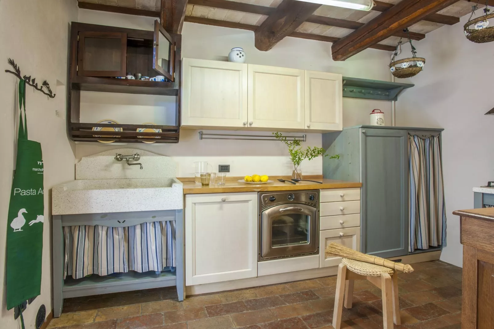 Camelle-Kitchen