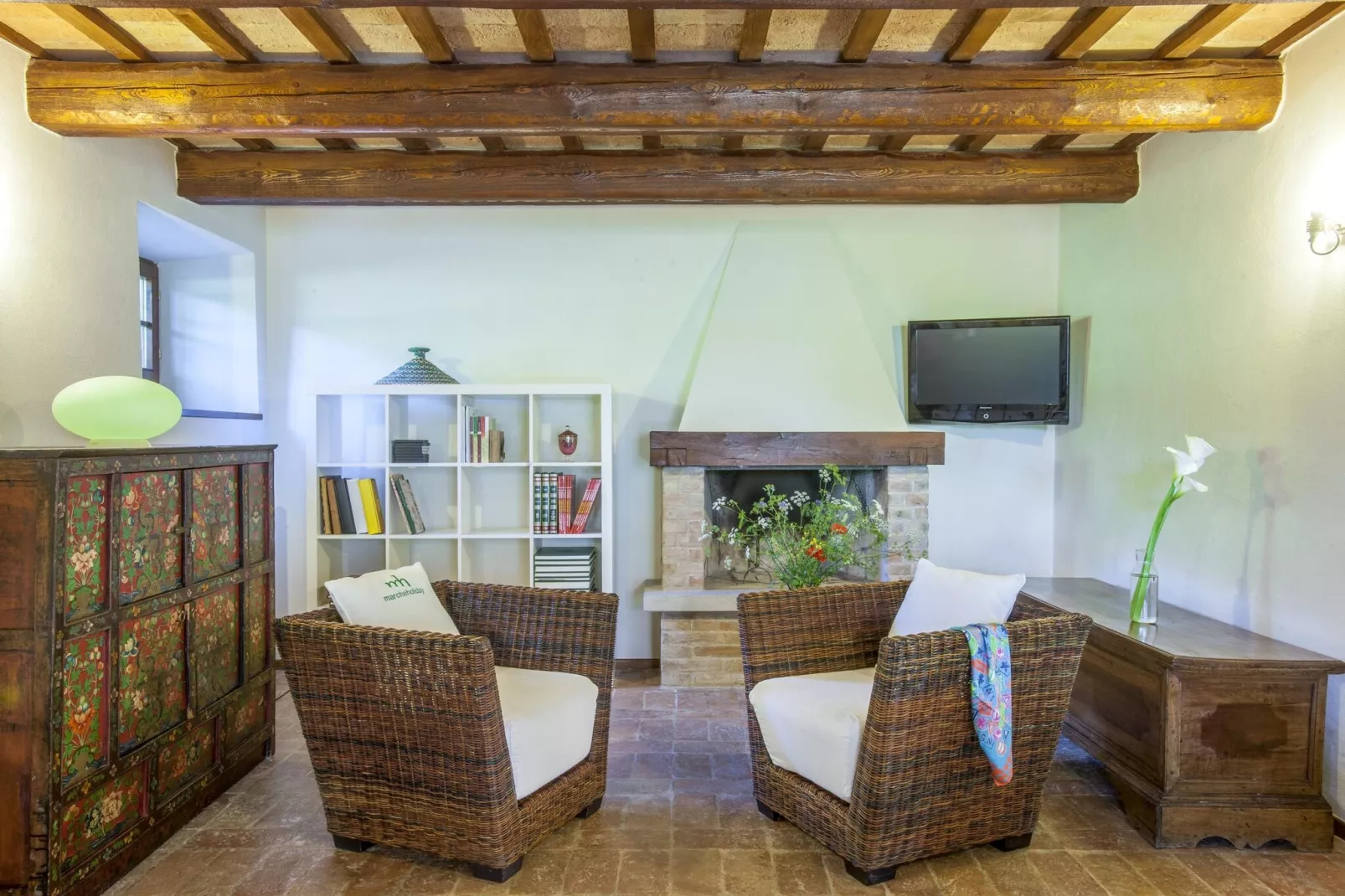 Camelle-Living room