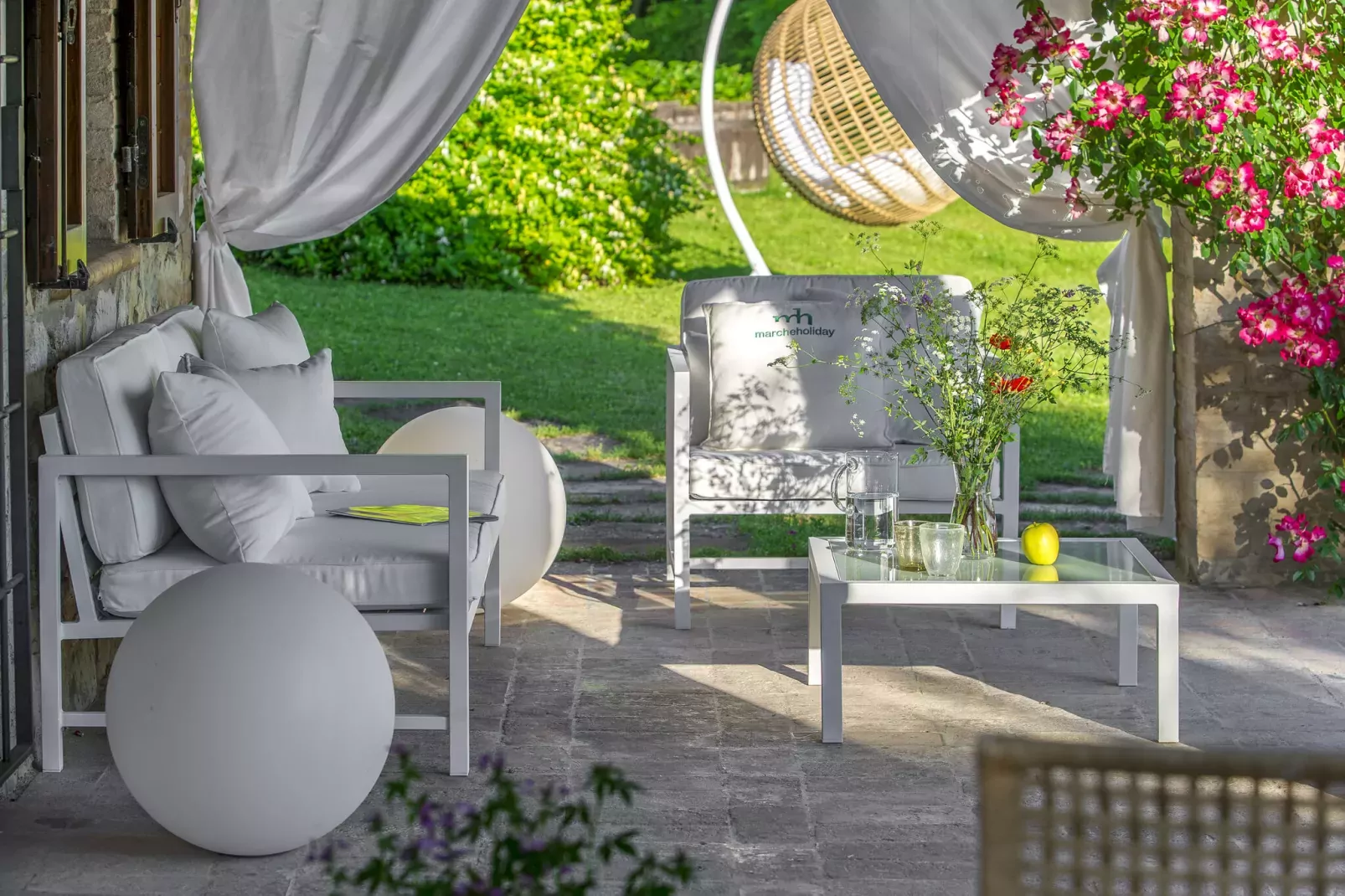 Camelle-Terrace balcony