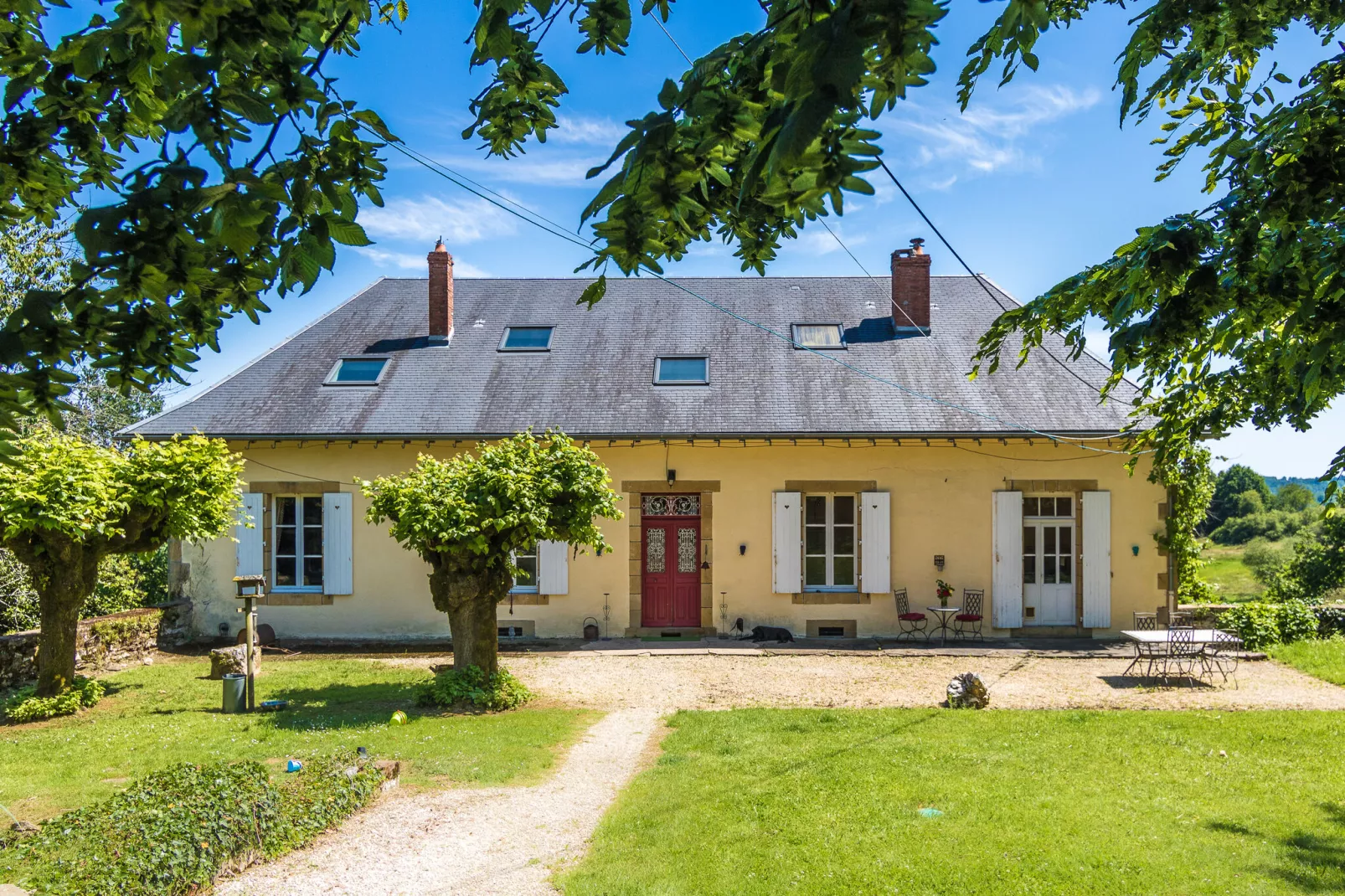Un Manoir en Dordogne-Exterior summer