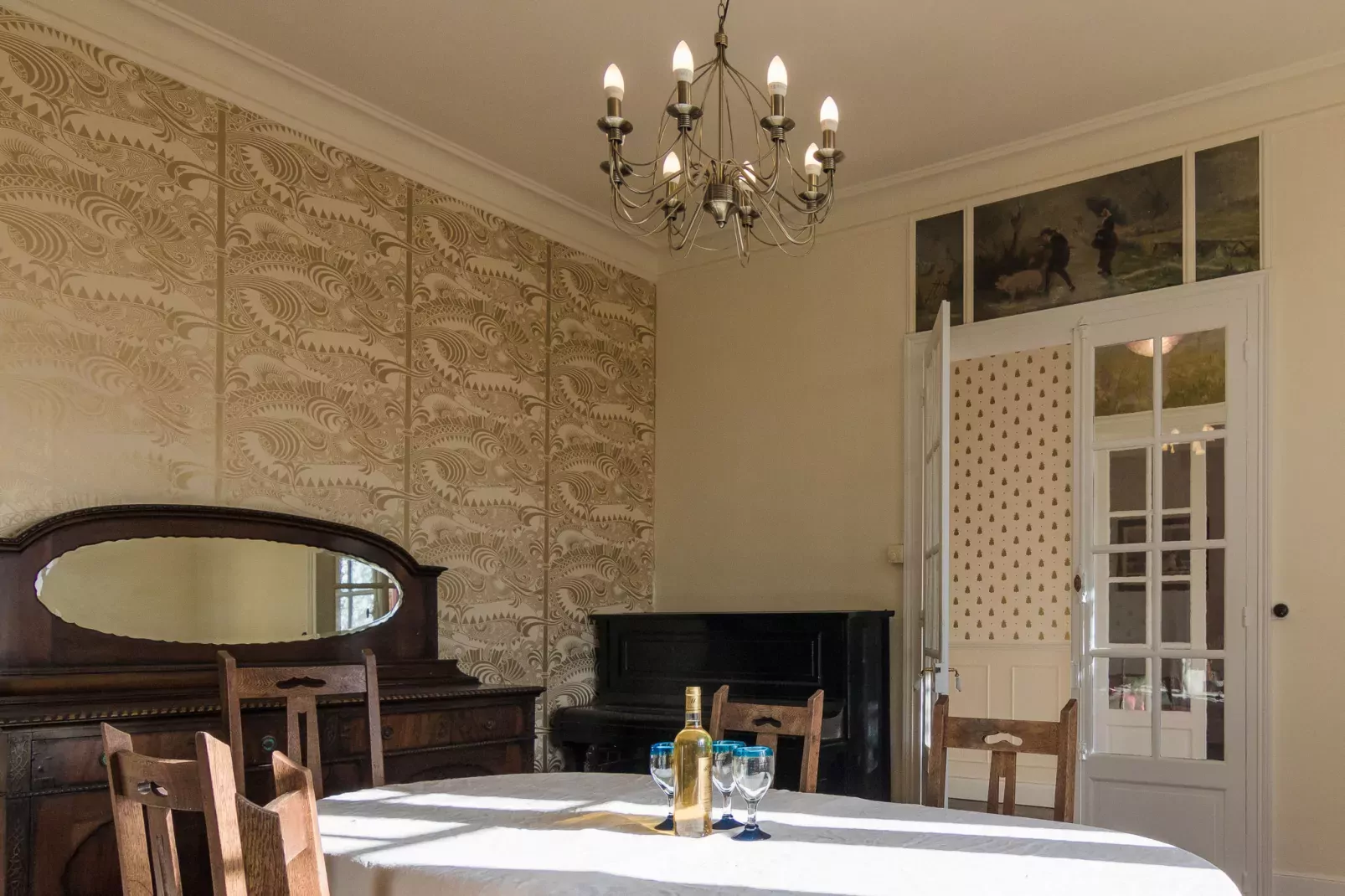 Un Manoir en Dordogne-Dining room