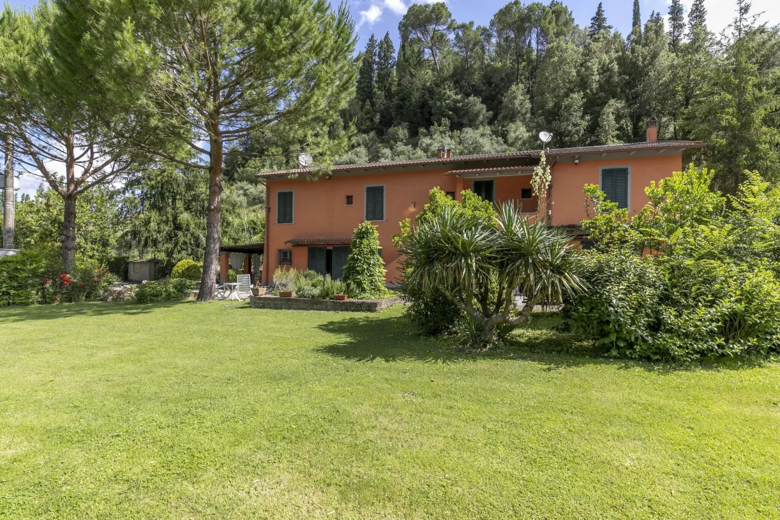 CASA ROSSA-Exterior summer