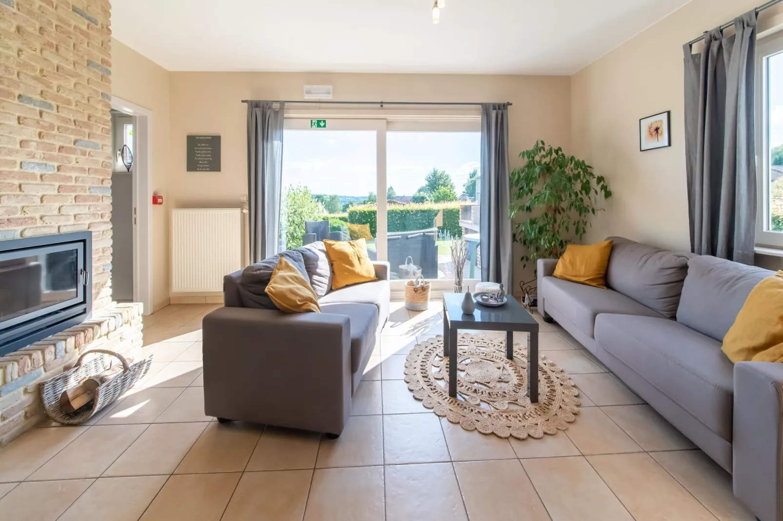 Emeraude-Living room