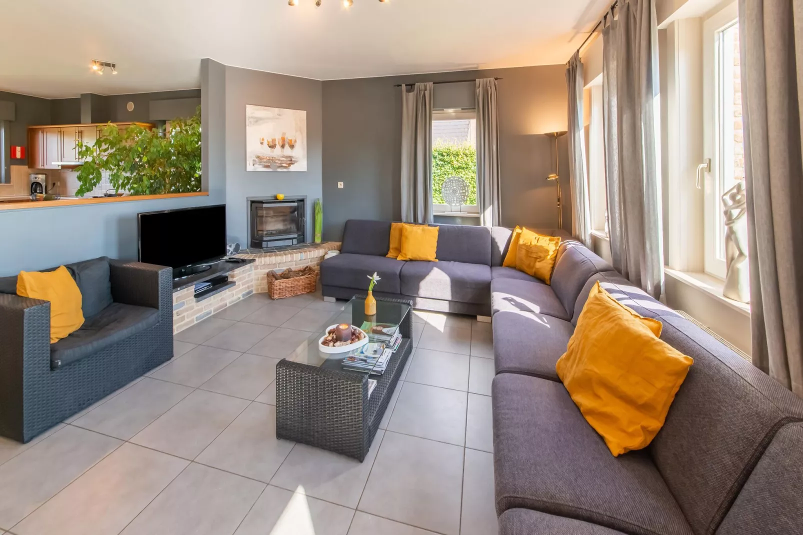 Emeraude-Living room