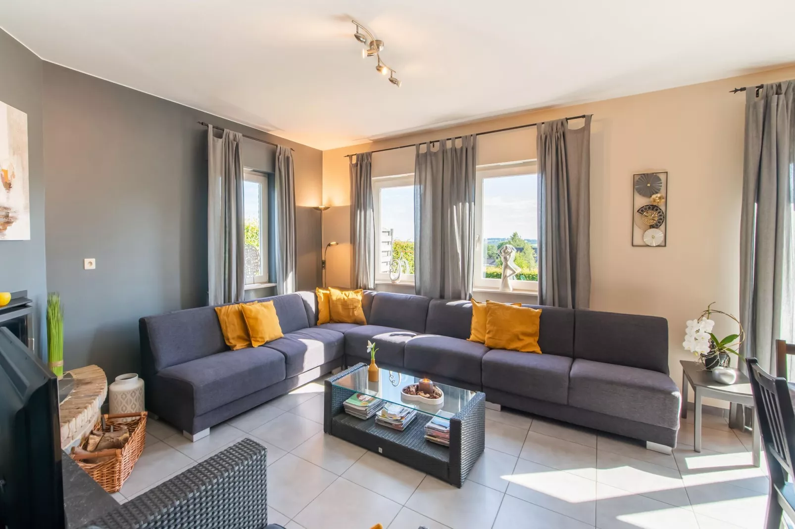 Emeraude-Living room