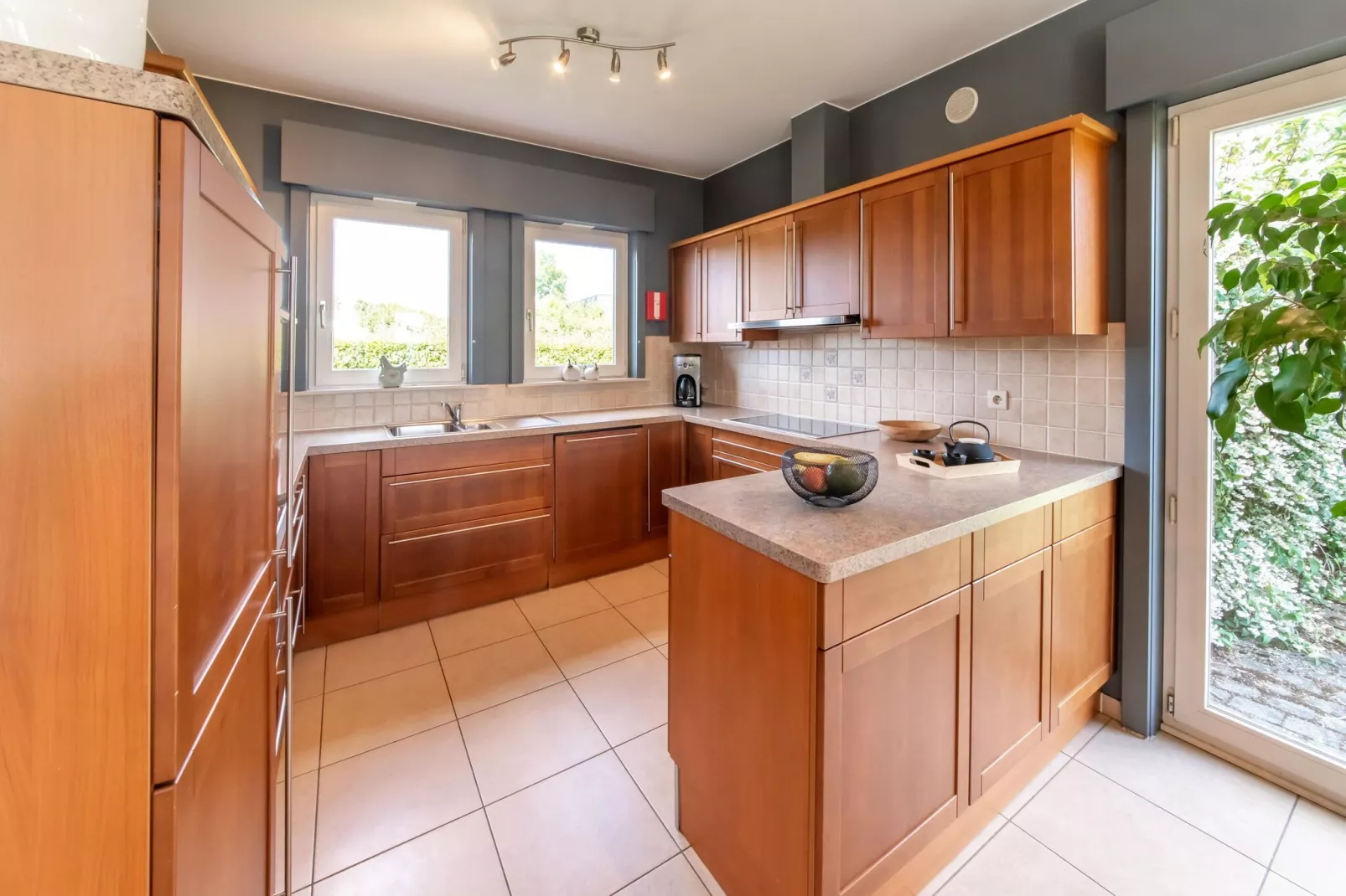 Emeraude-Kitchen