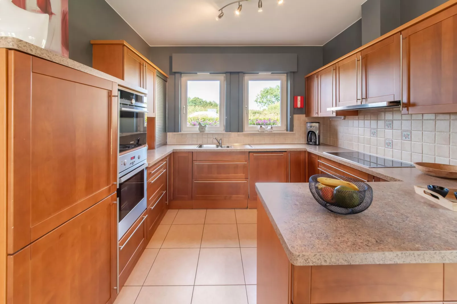 Emeraude-Kitchen