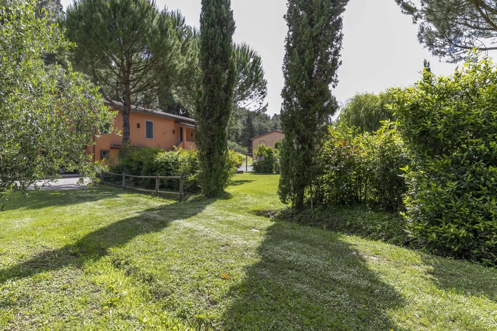 CASA ROSSA-Gardens summer