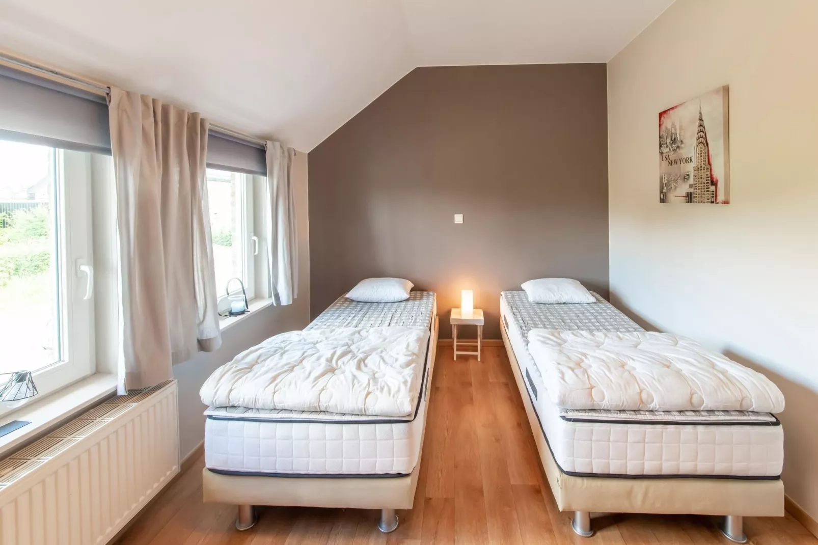 Emeraude-Bedroom