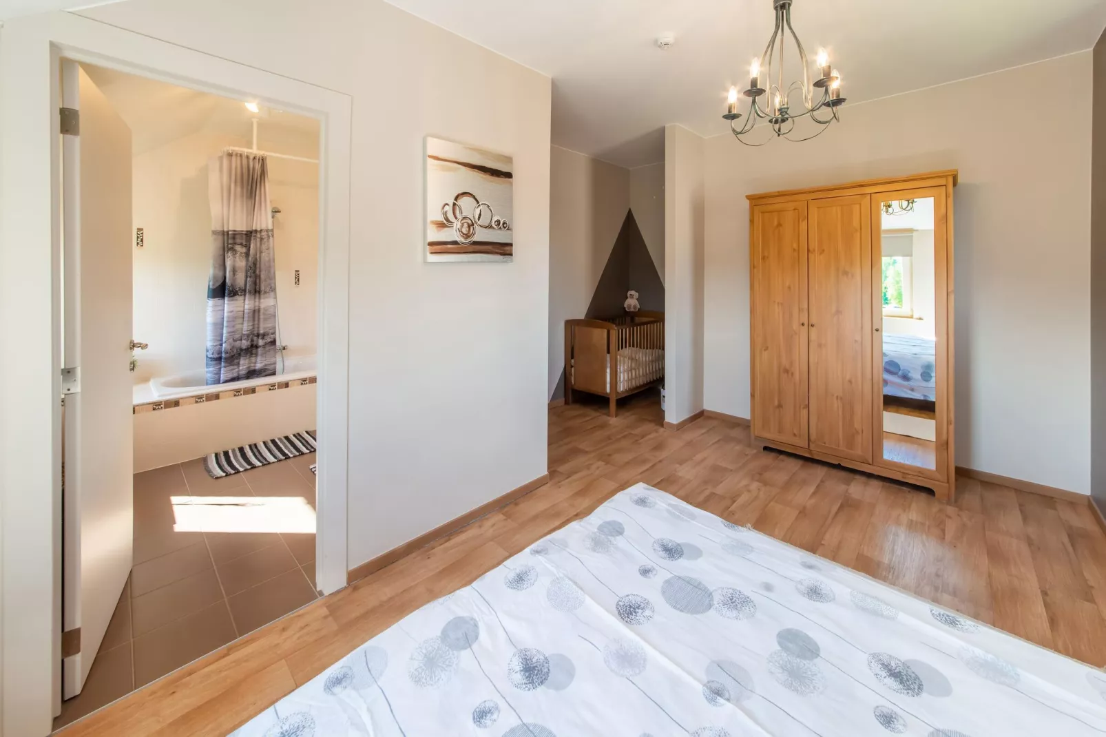 Emeraude-Bedroom