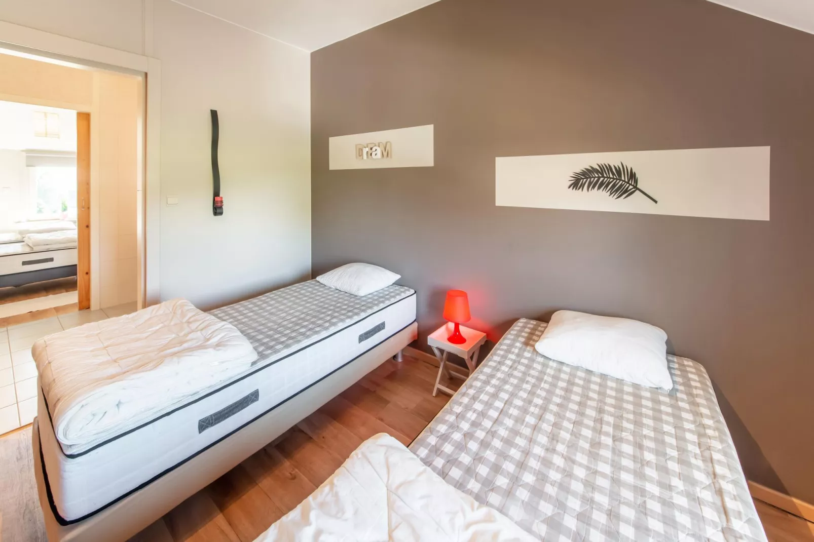 Emeraude-Bedroom