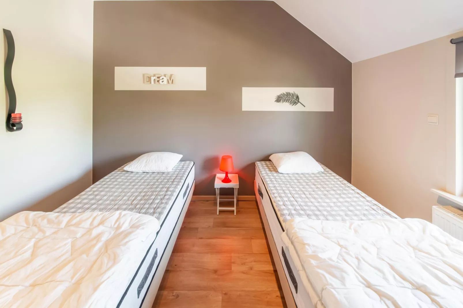 Emeraude-Bedroom