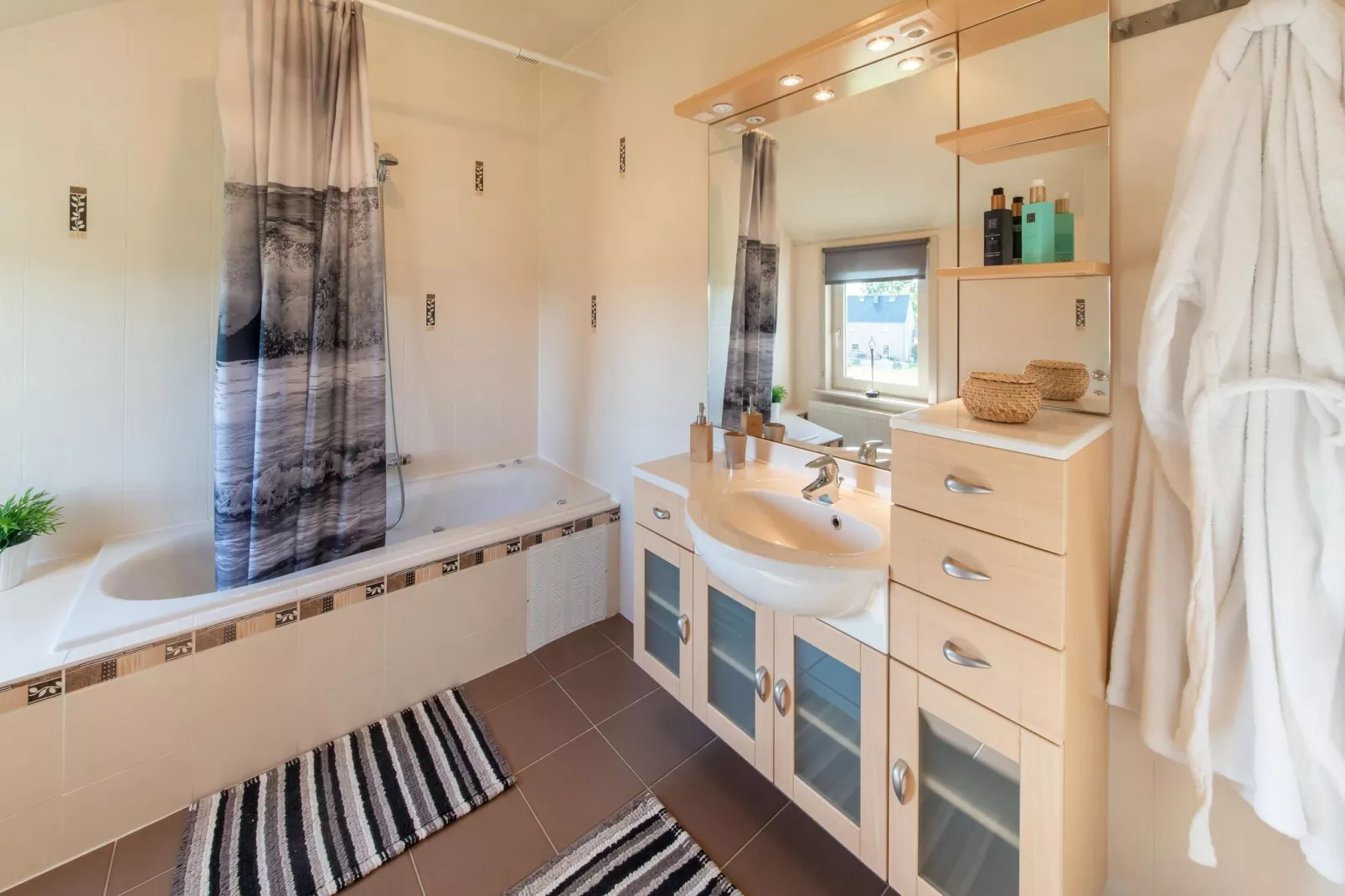 Emeraude-Bathroom