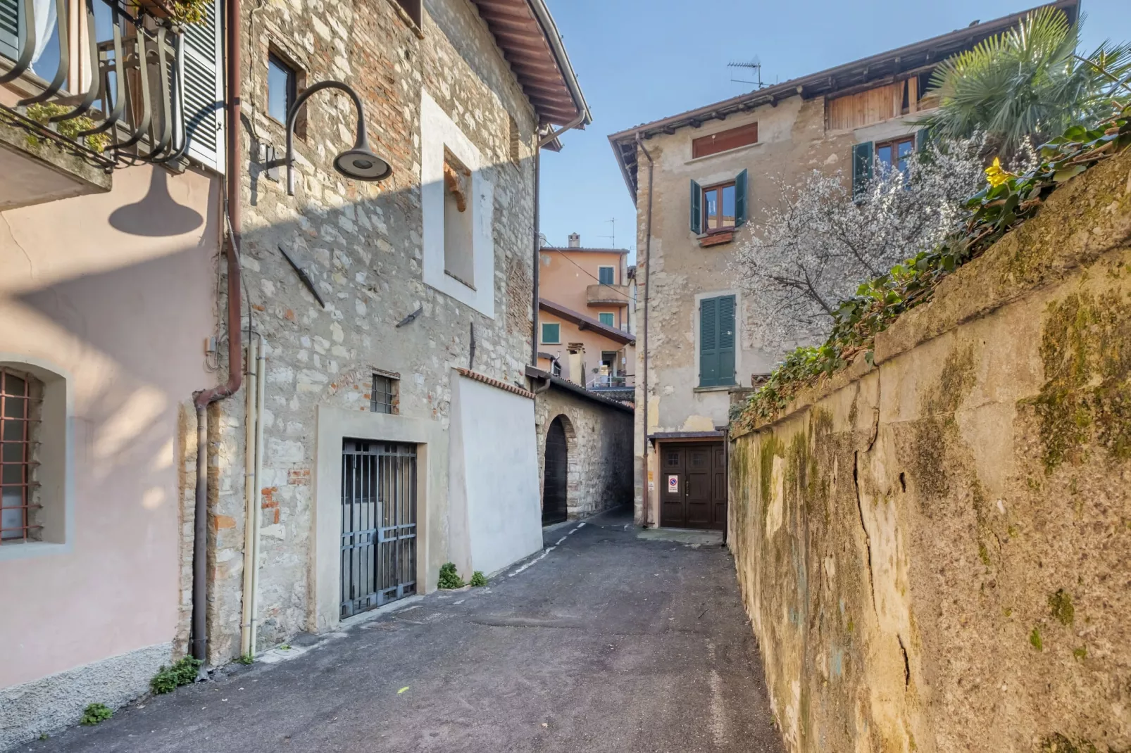 Casa in corte a pochi passi dal lago-Areas summer 5km