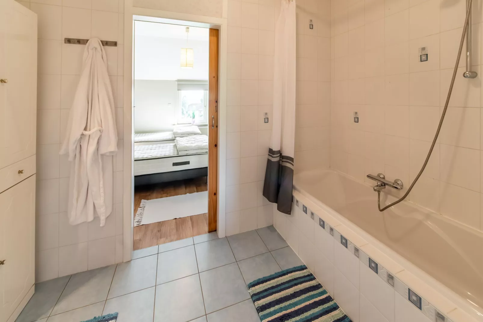 Emeraude-Bathroom