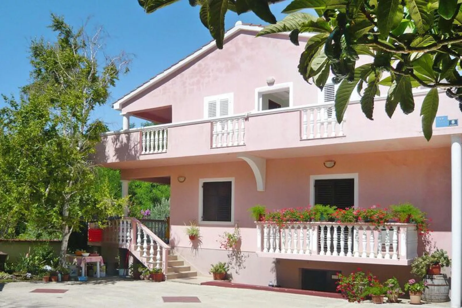 A6 - Apartments Ljilja PrivlakaA6 ca 60 qm bei Belegung mit 1-4 Pers-Außenbereich Sommer