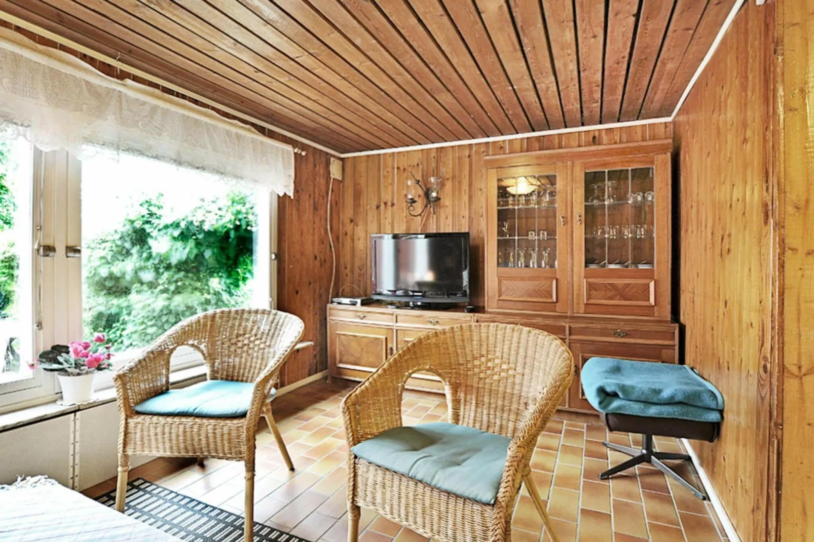 5 person holiday home in HÄSSLEHOLM-By Traum-Indoor