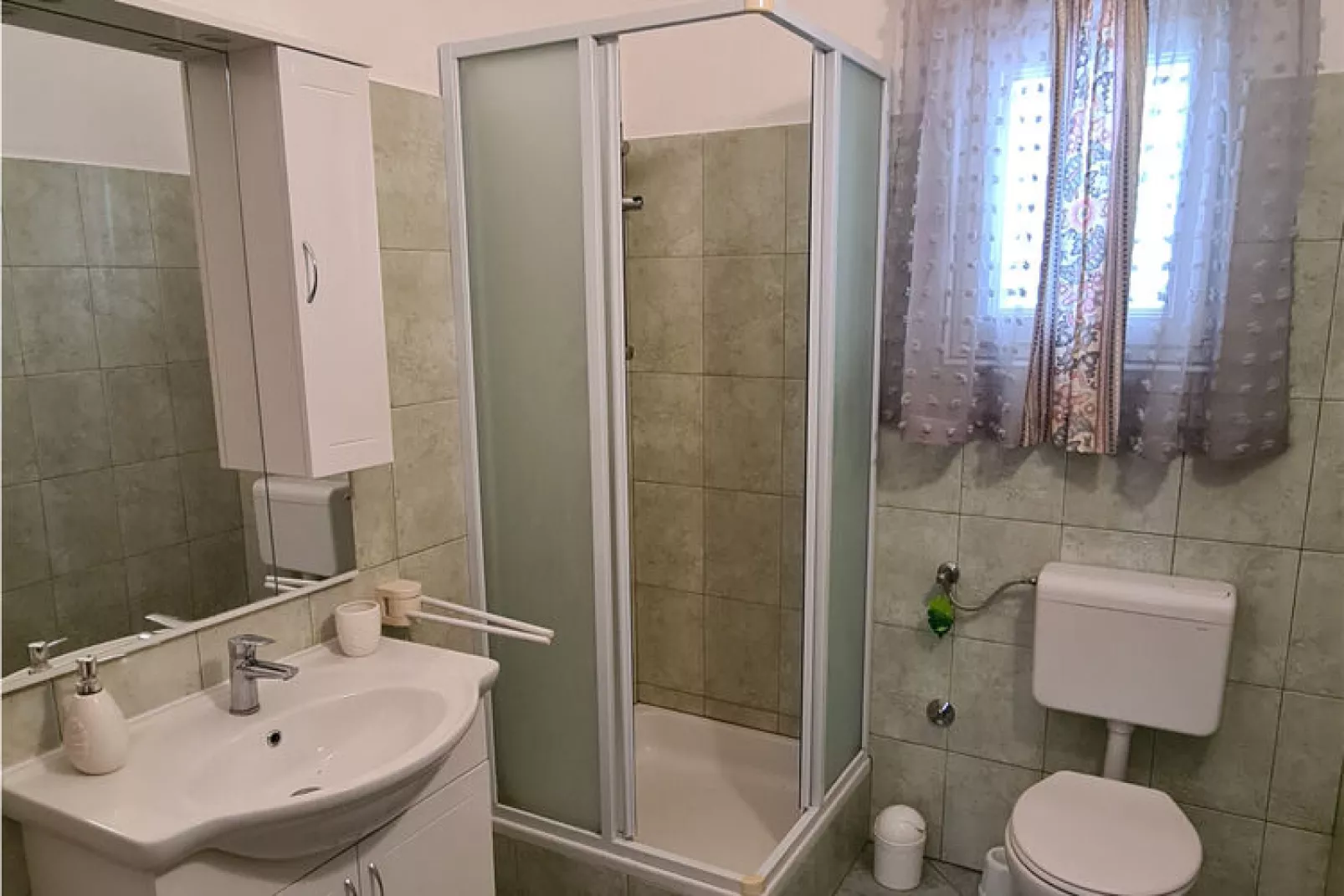 A6 - Apartments Ljilja PrivlakaA6 ca 60 qm bei Belegung mit 5-6 Pers-Badezimmer