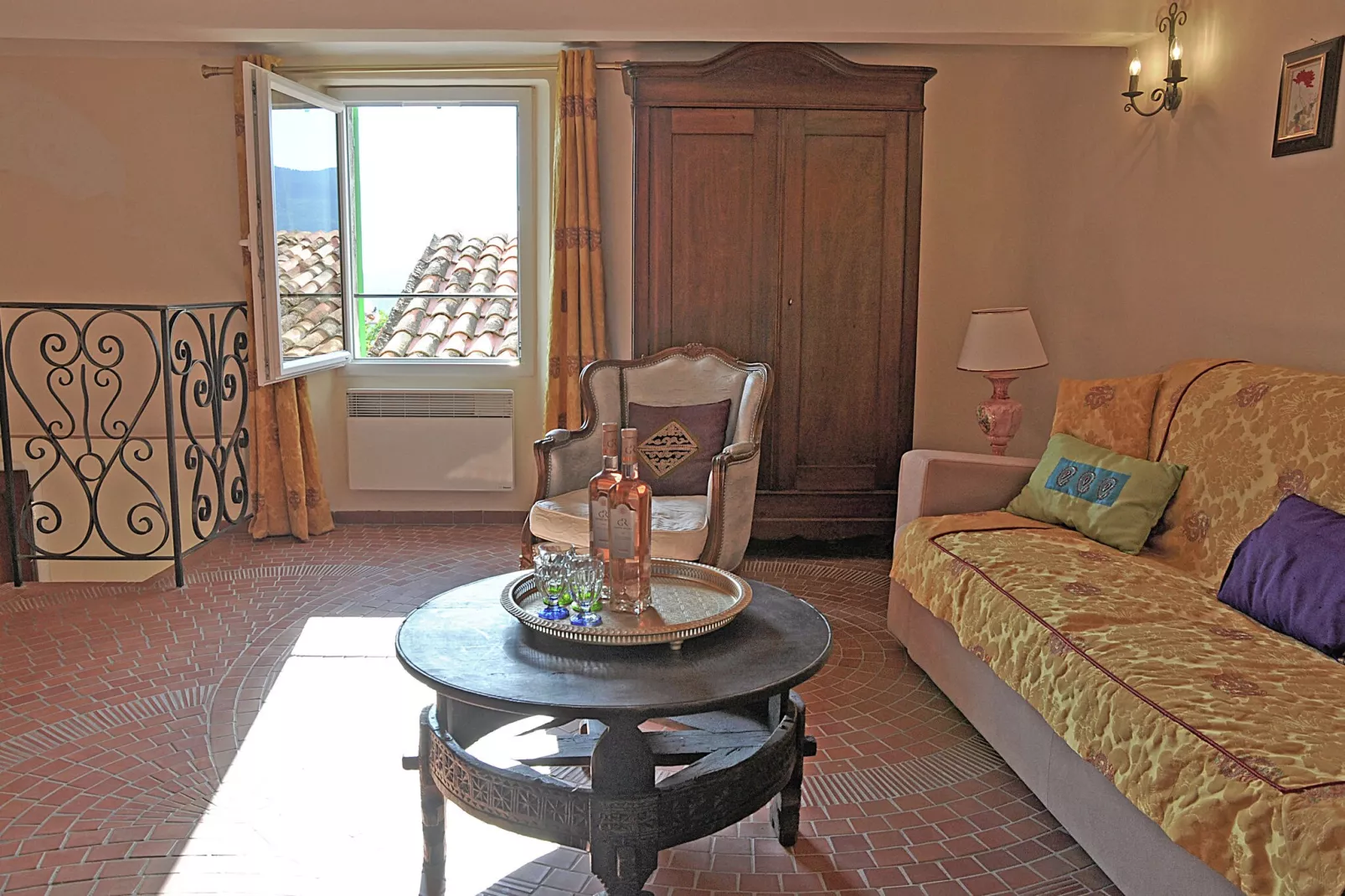 Maison Fayence-Living room