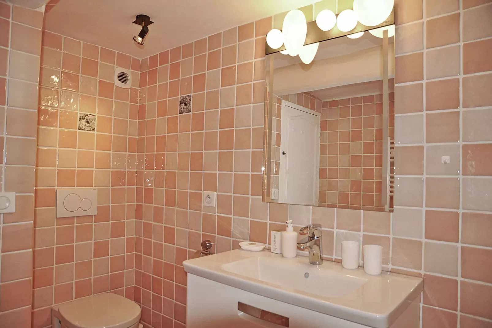 Maison Fayence-Bathroom