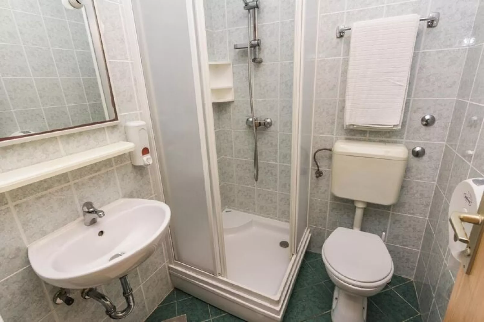 Apartments Albi, Zaton-A5, ca. 35 qm, bei Belegung mit 1-4 Personen-Bathroom