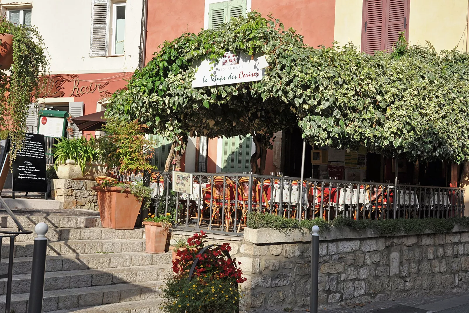 Maison Fayence-Areas summer 1km