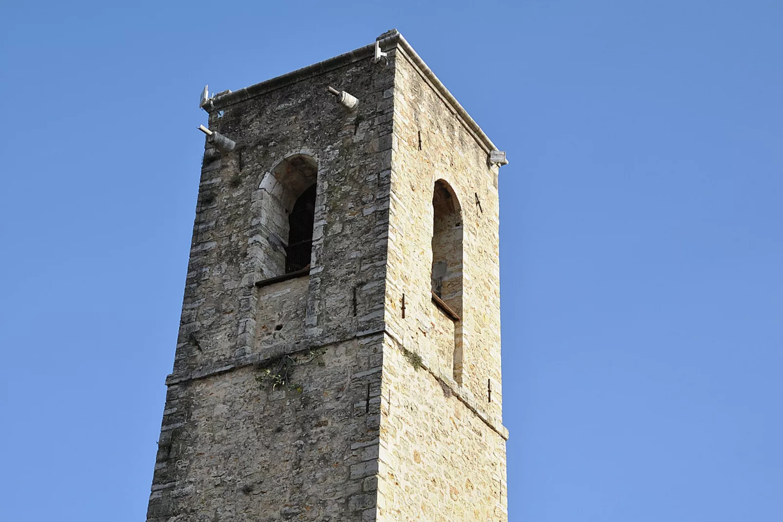 Maison Fayence-Areas summer 1km